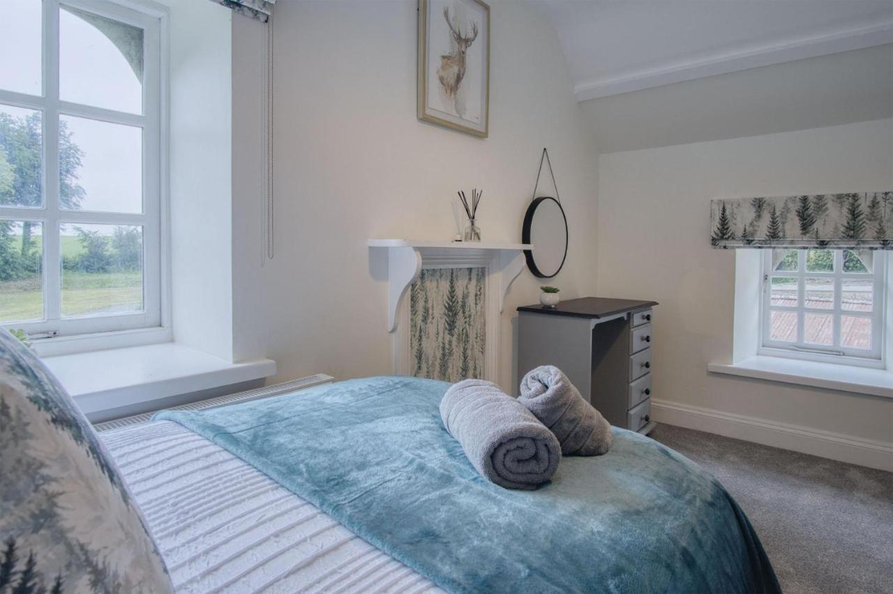 The Stables - 2 Bedroom Cottage - Princes Gate Ludchurch エクステリア 写真
