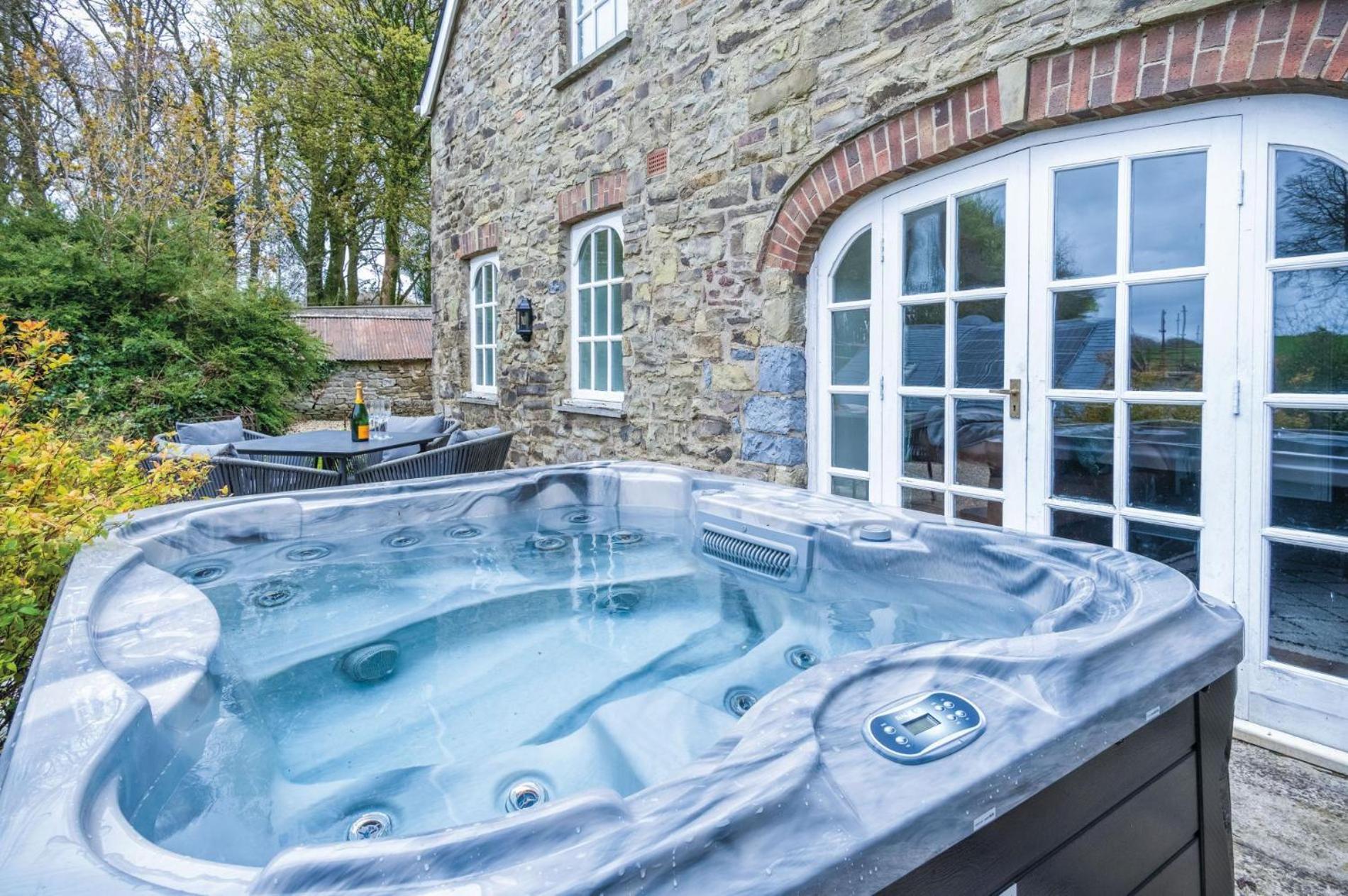 The Stables - 2 Bedroom Cottage - Princes Gate Ludchurch エクステリア 写真